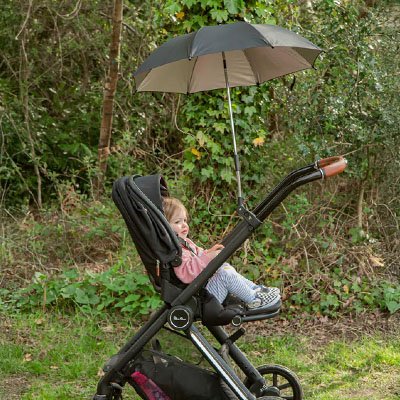 Ombrelle pour poussette adaptable et pratique au quotidien
