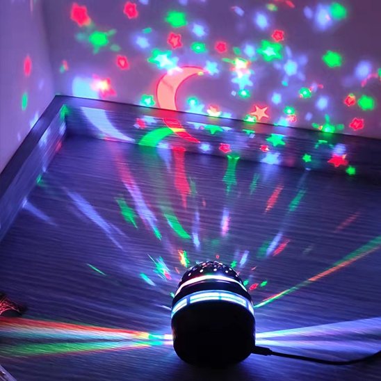 Veilleuse bébé projection  plafond avec son câble usb